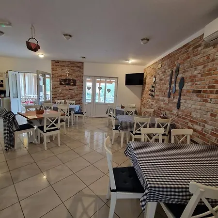 Pikolo 3* Sveti Filip i Jakov