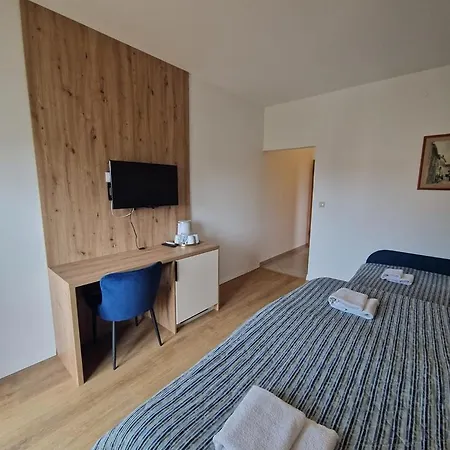 Pikolo 3* Sveti Filip i Jakov