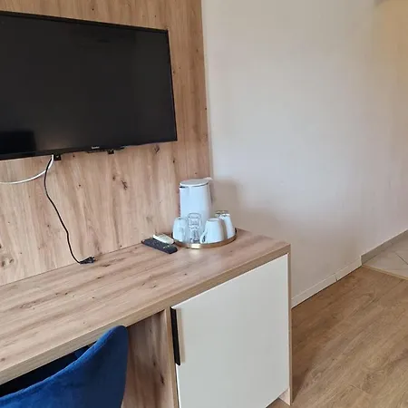 Pikolo Konukevi 3*