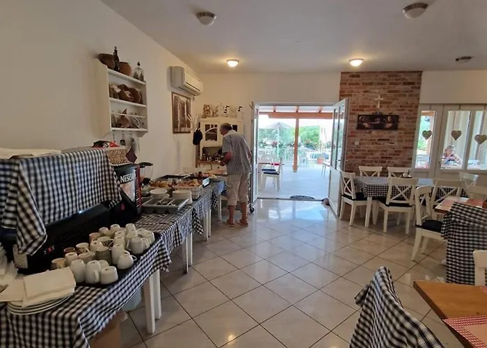 Pikolo 3* Sveti Filip i Jakov